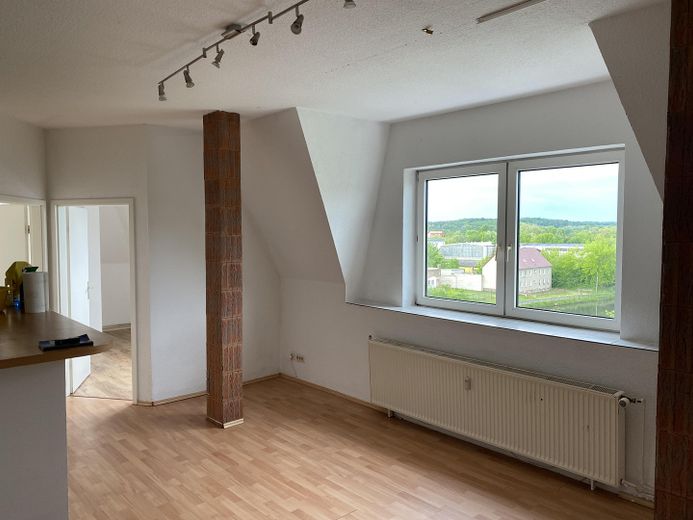funktionale Dreiraumwohnung mit Einbauküche zentral und ruhig gelegen – Wohn- und Essbereich