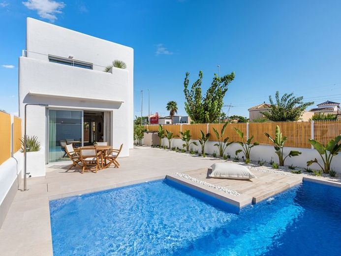 Zweigeschossige Villen mit 3 Schlafzimmern, 2 Bädern, Vorinstallation Klimaanlage und Privatpool am Golfplatz von La Serena Golf – Foto 1