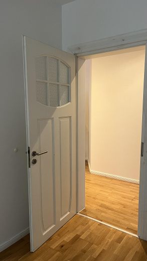 Traumhafte 2-Zi-Altbauwohnung mit Parkett, EBK & Tageslichtbad – Altbautüren
