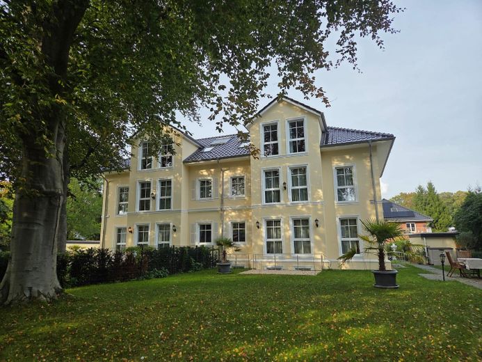 A+ Neubau Stadtvilla im Verbund in Elbnähe – Neubau Stadtvilla Südansicht