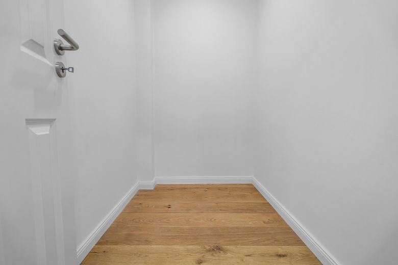Erstbezug: Frisch sanierte 2-Zimmer-Wohnung mit Loggia – Abstellraum 