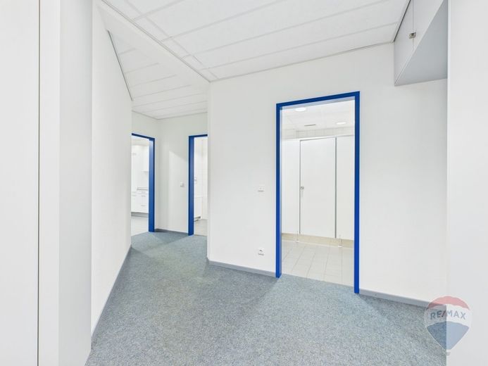 Provisionsfrei für Mieter! -Moderne Bürofläche- hell und barrierefrei – Flur zur Küche