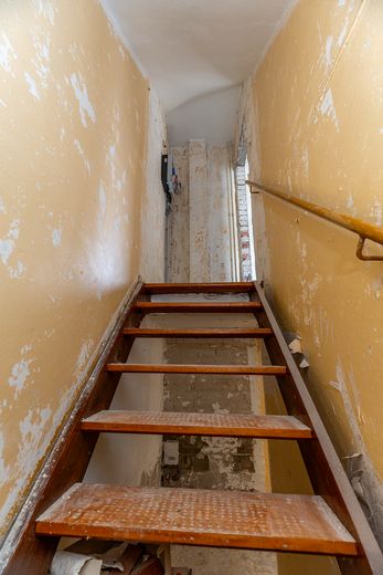 Modernisiertes Mittelreihenhaus (ca. 117 qm Wohn-/Nutzfläche) in Hamburg Iserbrook – Kellertreppe(aktuell/entkernt)