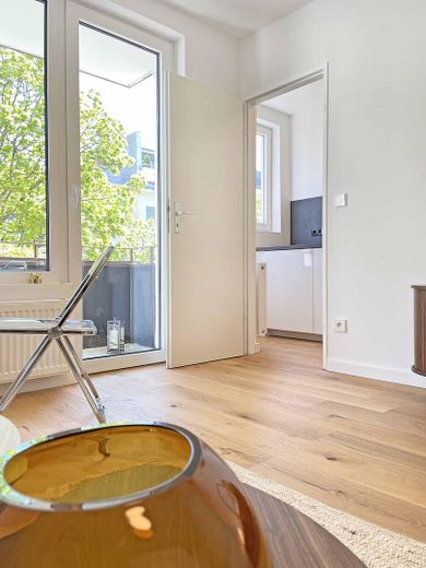 Zamieszkaj przy Ludwigkirchplatz: pierwszy najem z balkonem, bez prowizji – Wohnen und Küche
