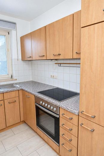 Hausham’da balkonlu 2 odalı dubleks daire – yaklaşık 63 m², komisyonsuz, yaklaşık 01.01.27’den itibaren kullanılabilir – Einbauküche