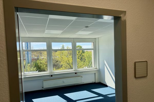 Moderne Büroeinheit mit 3 hellen Räumen unweit Spandauer Arcaden