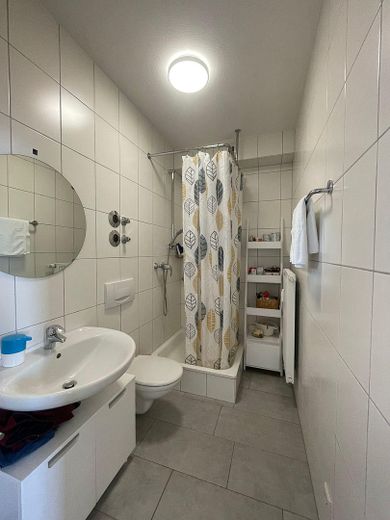Wymarzone mieszkanie dla singli: urok zabytku spotyka nowoczesność – zamek Hirschlatt – Badezimmer 