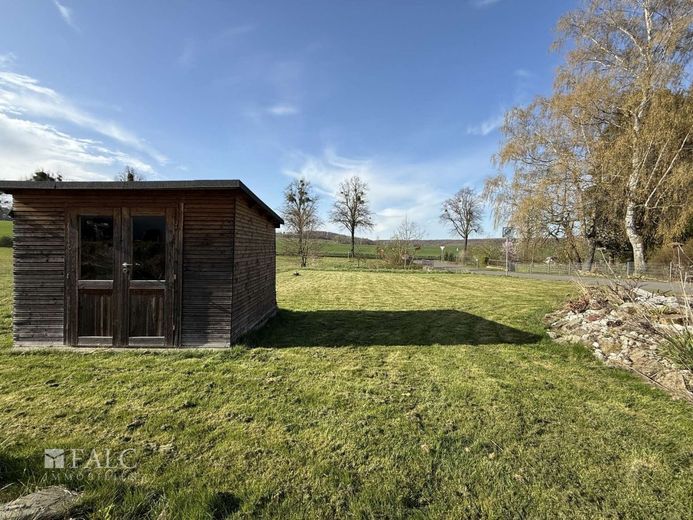 RESERVIERT***Atzenhausen - Wohnen auf einer Ebene: Neuwertiger Bungalow auf üppigem Grundstück*** – Garten