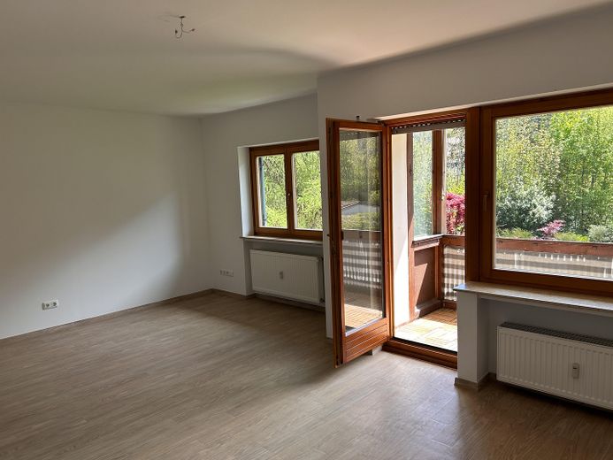 zum Balkon