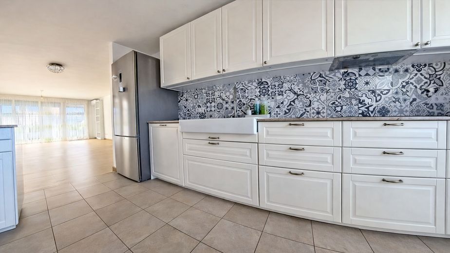 Aileler, evden çalışanlar ve Stuttgart’a gidip gelenler için ideal, 4,5-5 odalı modern yaşam hayali – Küche 1