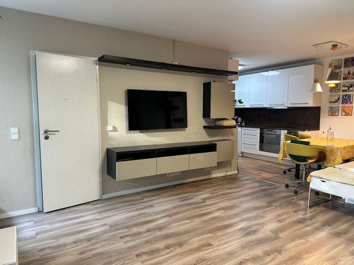 Fully Furnished 3 Room Apartment in Mitte with Guest WC – Living Room 4