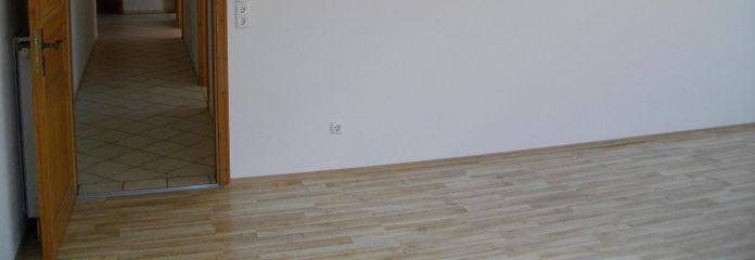 Schöne 3,5-Zimmer Wohnung mit Balkon in Königsdorf-Osterhofen – Wohnzimmer Ansicht 1