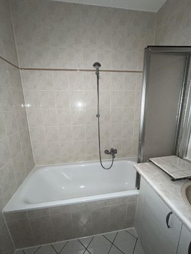 Erstbezug nach Renovierung - 5-Raumwohnung im 1. OG in ruhiger Lage – Foto 12