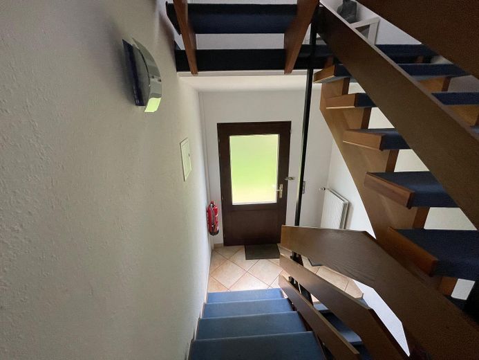 Exclusive House with Garage and Three Parking Spaces – Nebeneingang u Treppenhaus