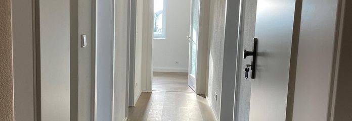 Ihr neu saniertes Zuhause in Schwandorf-Ettmannsdorf: 3-Zimmerwohnung mit Balkon – Flur