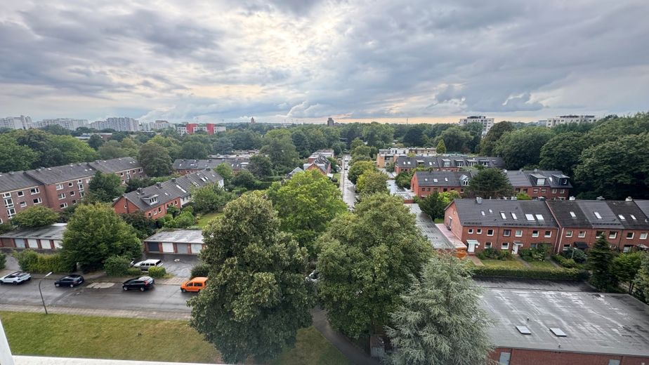 2-Zimmer Wohnung mit Balkon und Außenstellplatz – Fernsicht aus der 8. Etage