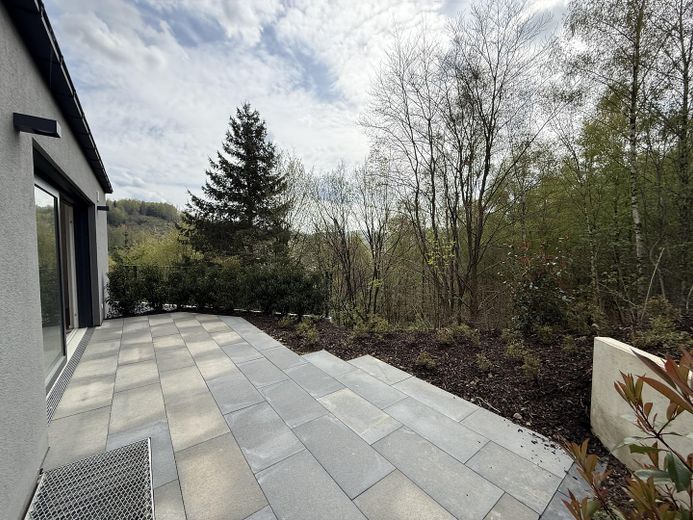 Neubau 3 Zimmer mit großer Terrasse, gehobene Innenausstattung – Terrasse Blick Richtung Osten