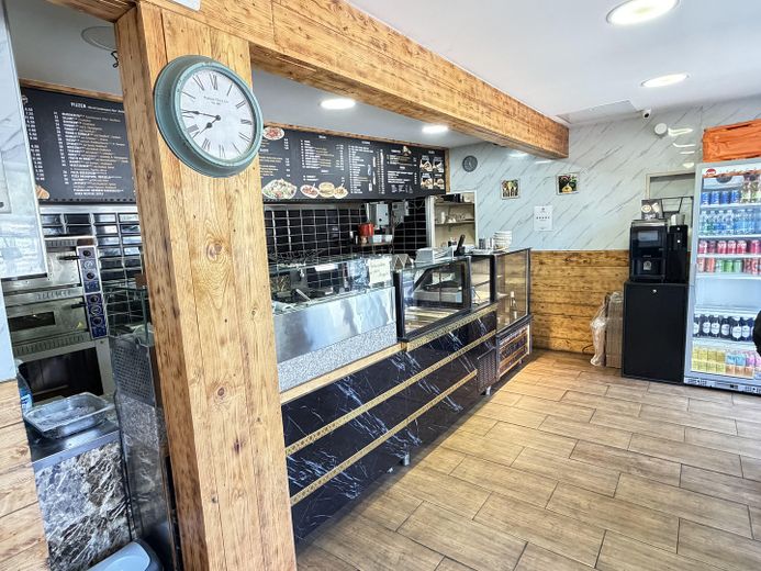Döner-/Imbisslokal in Top-Lage | Voll ausgestattet | Sofort starten | Günstige Miete – Thekenbereich