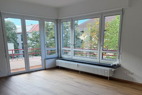 Appartement de 2 pièces à MA-Lindenhof – fraîchement rénové, salle de bains assainie, cuisine intégrée & balcon