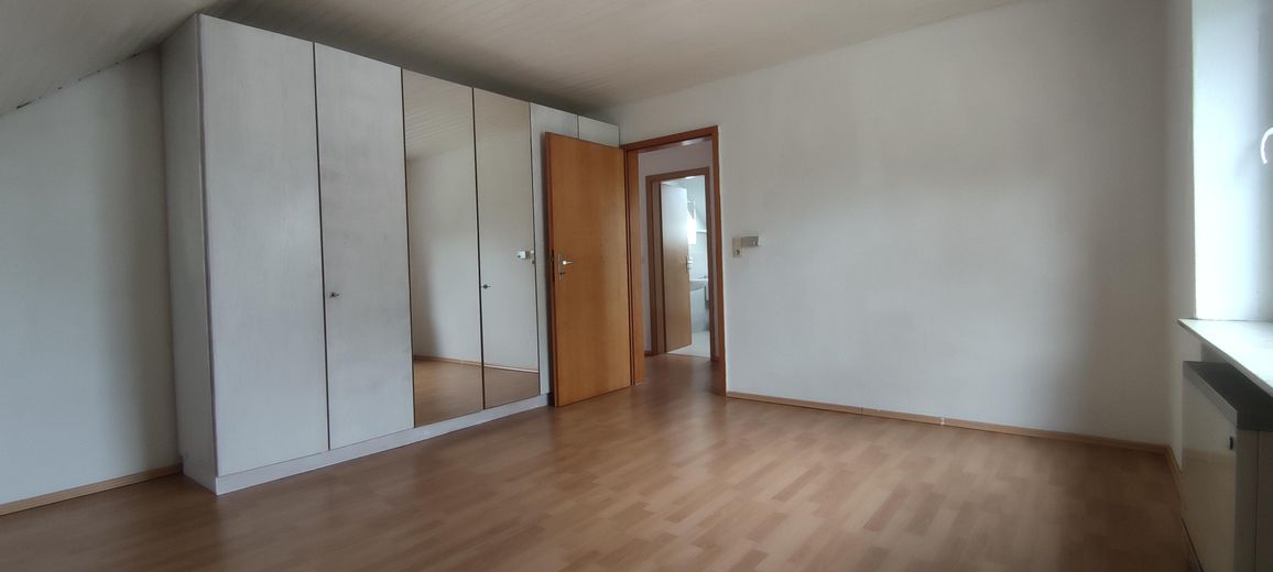 Großes Schlafzimmer