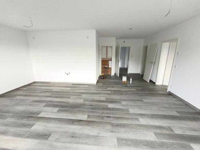 2 Zi. Wohnung (Nr. 8) im OG mit Balkon – Diele / Wohnen /Essen / Küche Bild 4
