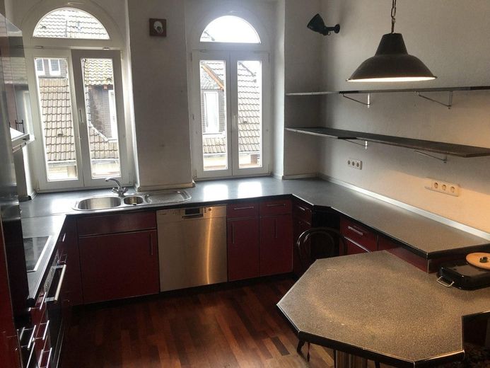 3-Fam.-Haus mit Wintergarten, großer Süd-Garten, viel Nutzfläche, erneuerbare Energien, Doppelgarage – Küche 2OG