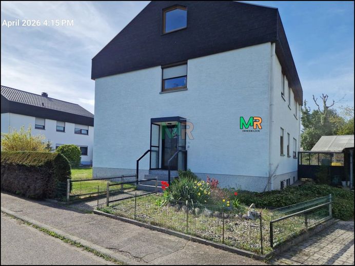 Vermietetes MFH mit Nebengelass und großem Grundstück! – Haus Vorderansicht