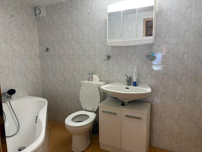 Kleine voll möblierte 2 Raumwohnung mit Einbauküche auf einem Bauernhof in Parstein – Foto 3