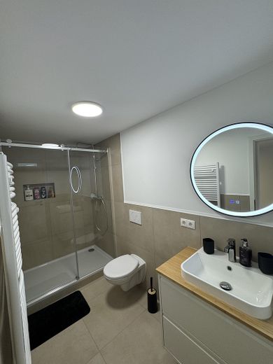 Primera ocupación en Ebertpark: apartamento de 1 habitación con terraza y cocina equipada – Foto 4