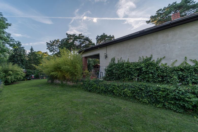 Oasi verde nell’idilliaca Zernsdorf su 1.130 m² con laghetto, sauna e serra – Foto 6