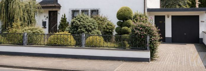 Tre unità abitative, tre garage, un giardino da sogno – la vostra opportunità immobiliare a Langenfeld