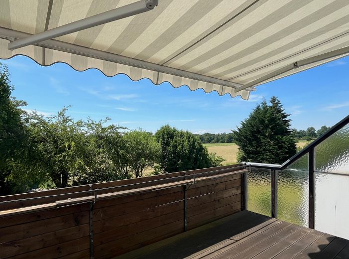 Zweifamilienhaus mit Einliegerwohnung und weitläufigem Garten - auch als Einfamilienhaus geeignet – Balkon_Markise_Südwest