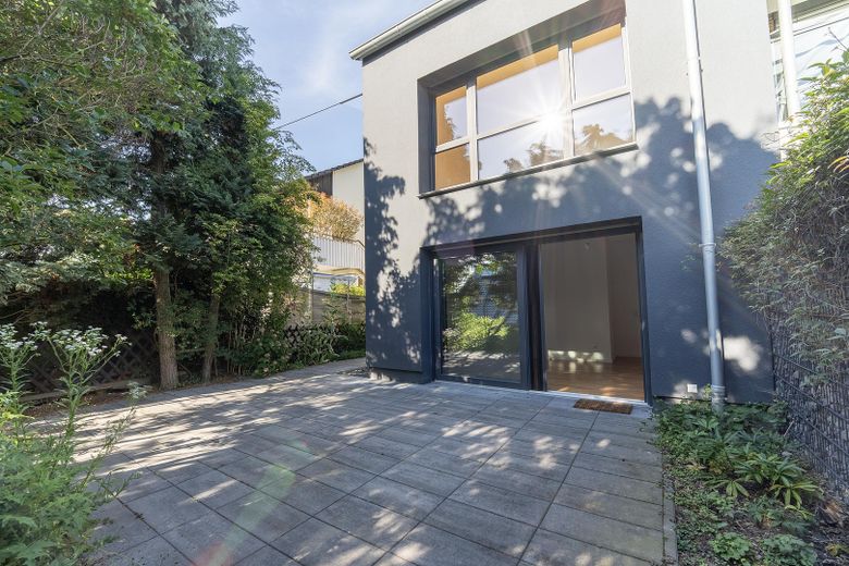 Attraktive Maisonettewohnung mit Haus-im-Haus-Charakter, Dachloggia, Garage – Außenbereich