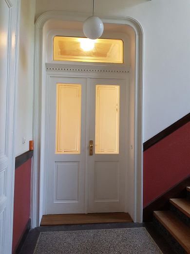 Von Privat: Wohntraum in der Taunusstraße: Wunderschöne Altbauwohnung mit idyllischem Garten – Wohnungseingangstür