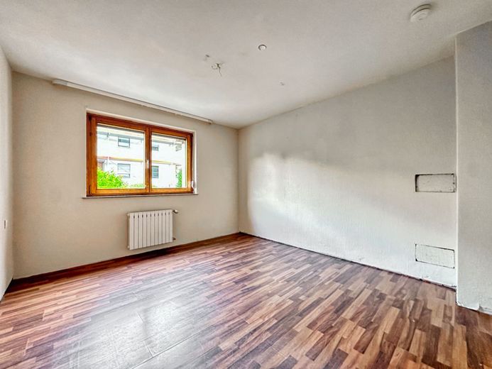 WOHNEN, VERMIETEN, GESTALTEN - Sofort verfügbares 3-Familienhaus in ruhiger Lage von Steinhaldenfeld – Schlafzimmer EG
