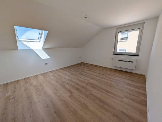 3-Zi.-DG-Wohnung mit Klima - Erstbezug nach Sanierung – Schlafzimmer