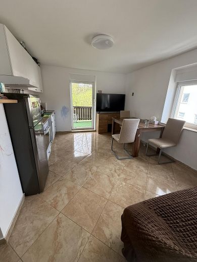 1. Obergeschoss Wohnung rechts – Küche/Esszimmer