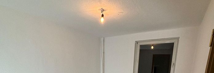 Faktor 16,67 - Dach des MFHs neu - Wohnung renoviert - seltene Chance! – Wohnzimmer