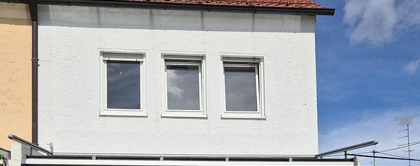 Casa a schiera di testa affascinante e modernizzata in posizione tranquilla alla periferia della città – Südansicht
