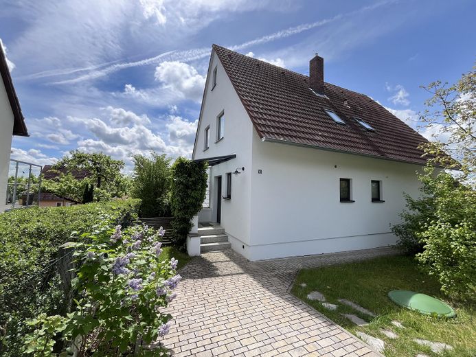 Sonnendurchflutetes Einfamilienhaus mit Garten in ruhiger Wohnlage – Photo 24