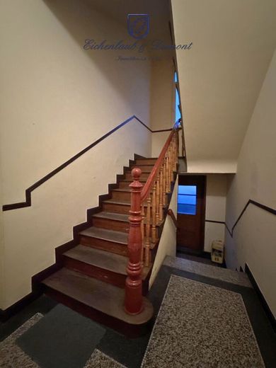 Schöne 4-ZKB mit Balkon in Alt-Saarbrücken, sofort verfügbar – Treppenhaus