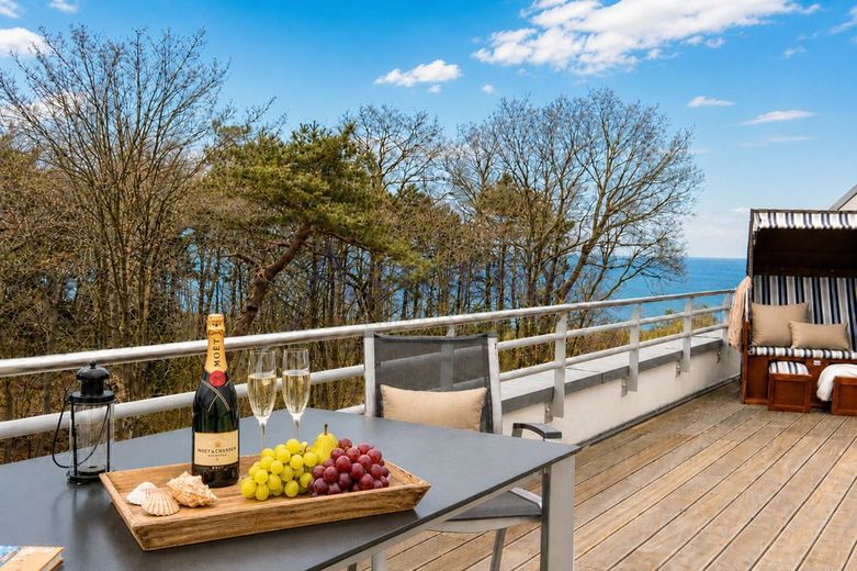Meerblick-Penthouse mit direktem Strandzugang und separater Gästewohnung – Dachterrasse