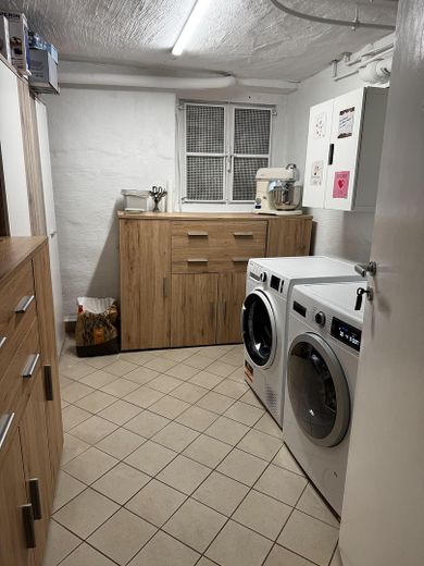VAN PARTICULIER - Eindwoning met groot perceel in Berlin-Nikolassee – Waschküche