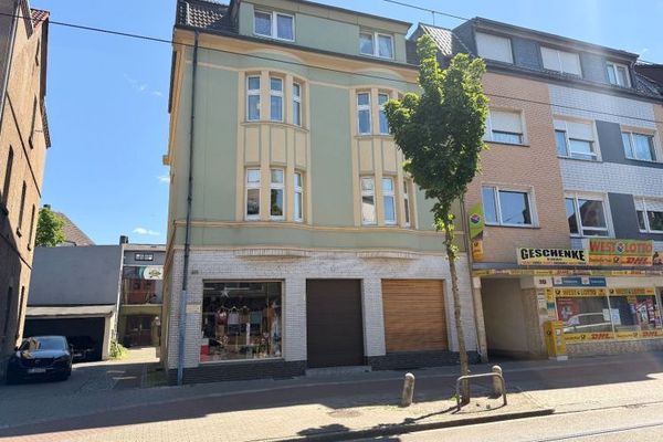 Ensemble résidentiel et commercial solide à Gelsenkirchen – 3 logements, local commercial et hall artisanal !