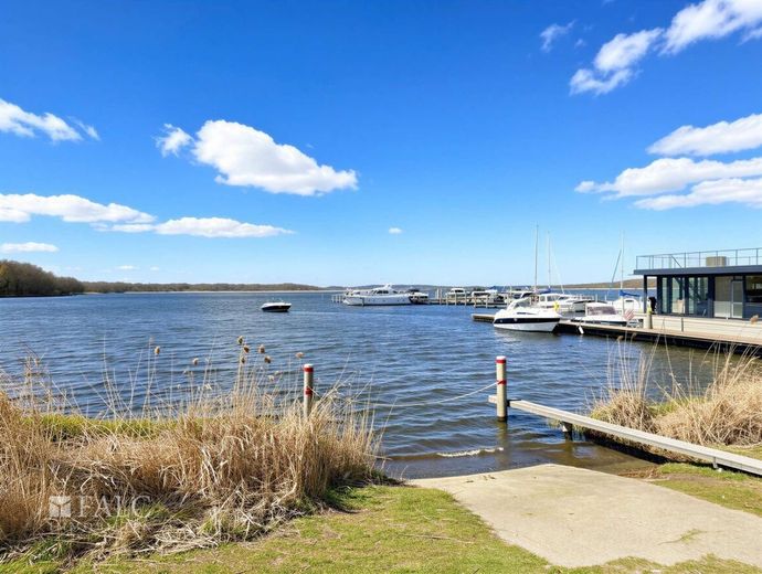 Charmantes Haus mit Sanierungspotential auf großem Grundstück – Marina in Ferch