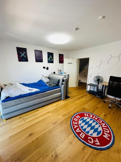 Exklusives Einfamilienhaus - einziehen und wohlfühlen – Kinderzimmer 1