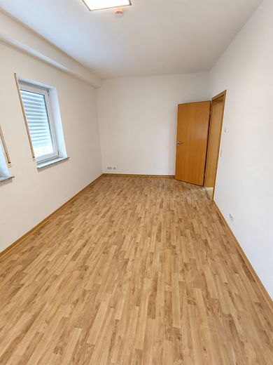 Amplio apartamento de 3 habitaciones con 140 m², terraza en la azotea y mucho espacio en Bad Ems – Schlafzimmer