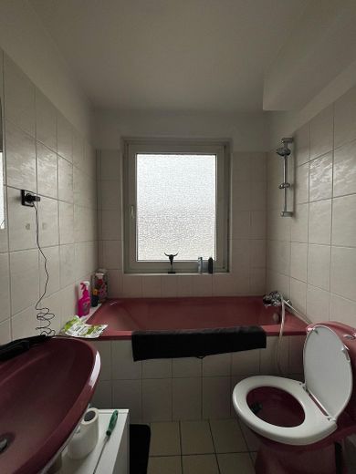 Wuppertal-Barmen में ताज़ा नवीनीकृत 2 कमरों का अपार्टमेंट – दिसंबर से उपलब्ध – Badezimmer