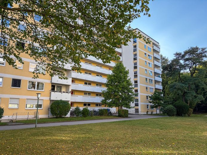 Erstbezug nach Kernsanierung inkl. Alpenblick - Perfekt für Familie oder WG – Außenansicht