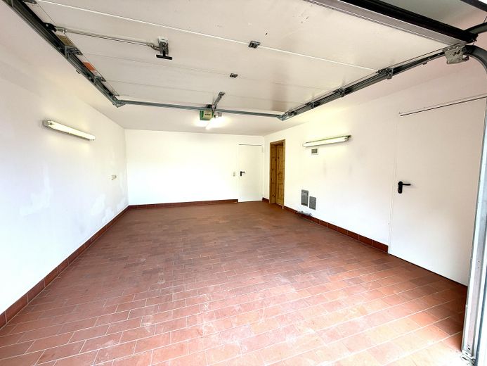 225 qm Familienglück auf 2 Ebenen + Toller Garten, Sauna & Kamin – Garage